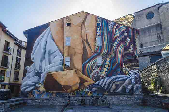 Álava - Vitoria-Gasteiz 53 - mural Al Hilo del Tiempo.jpg